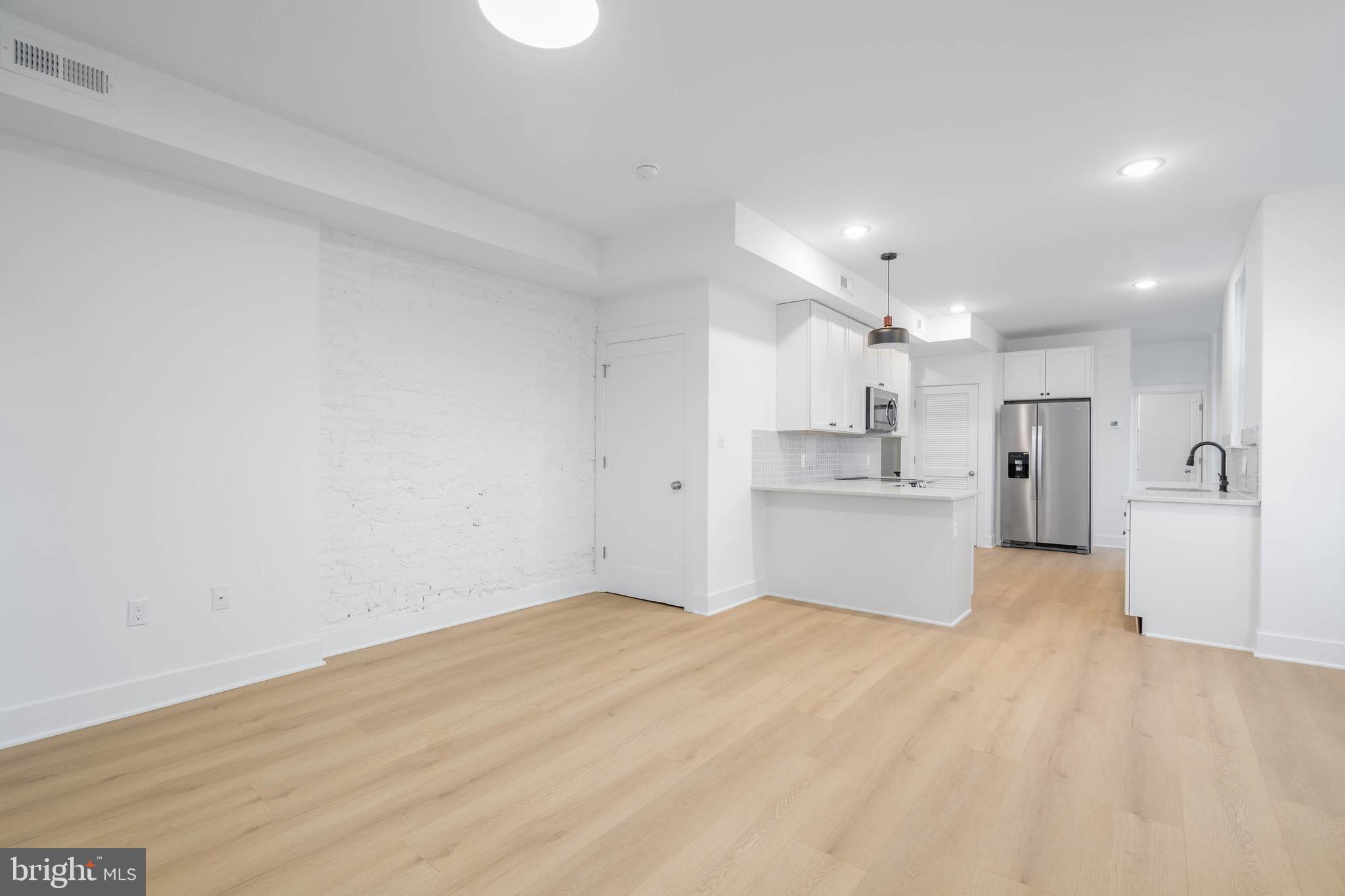 Real estate listing preview #8