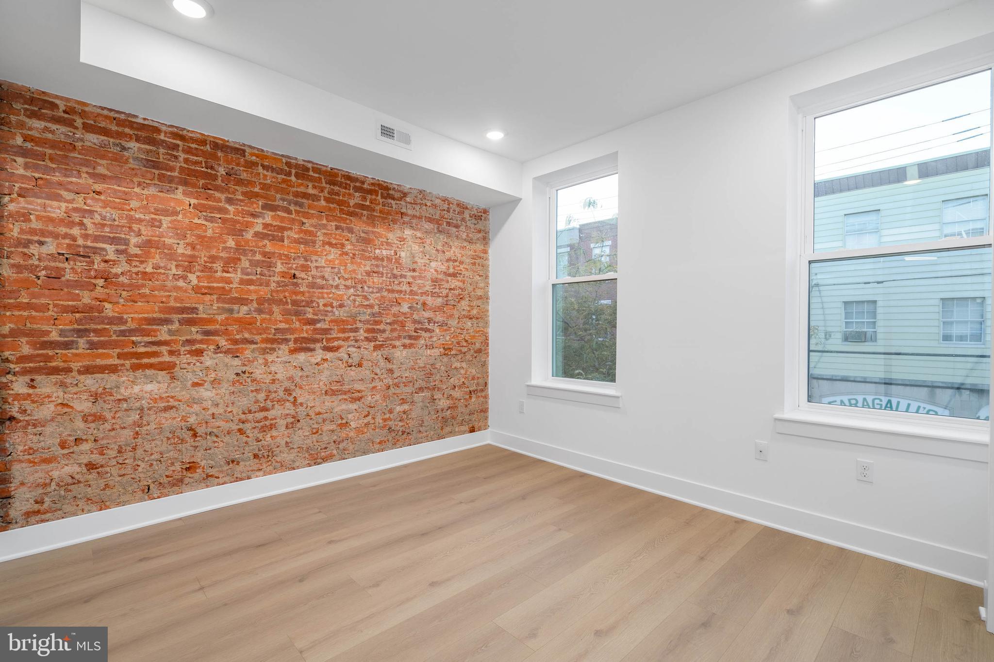 Real estate listing preview #12