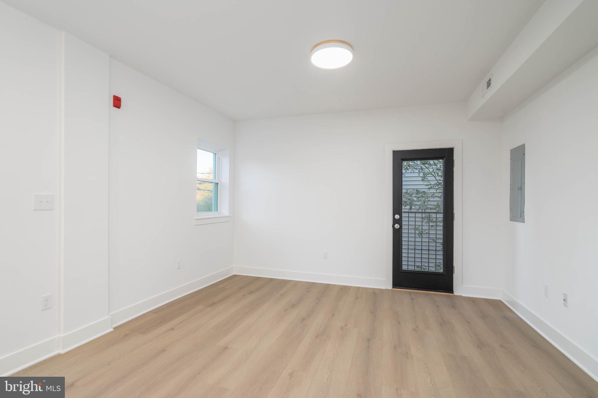 Real estate listing preview #9