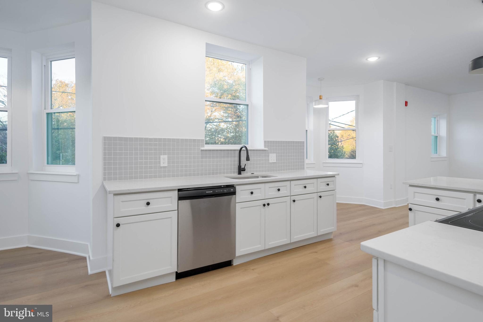 Real estate listing preview #5