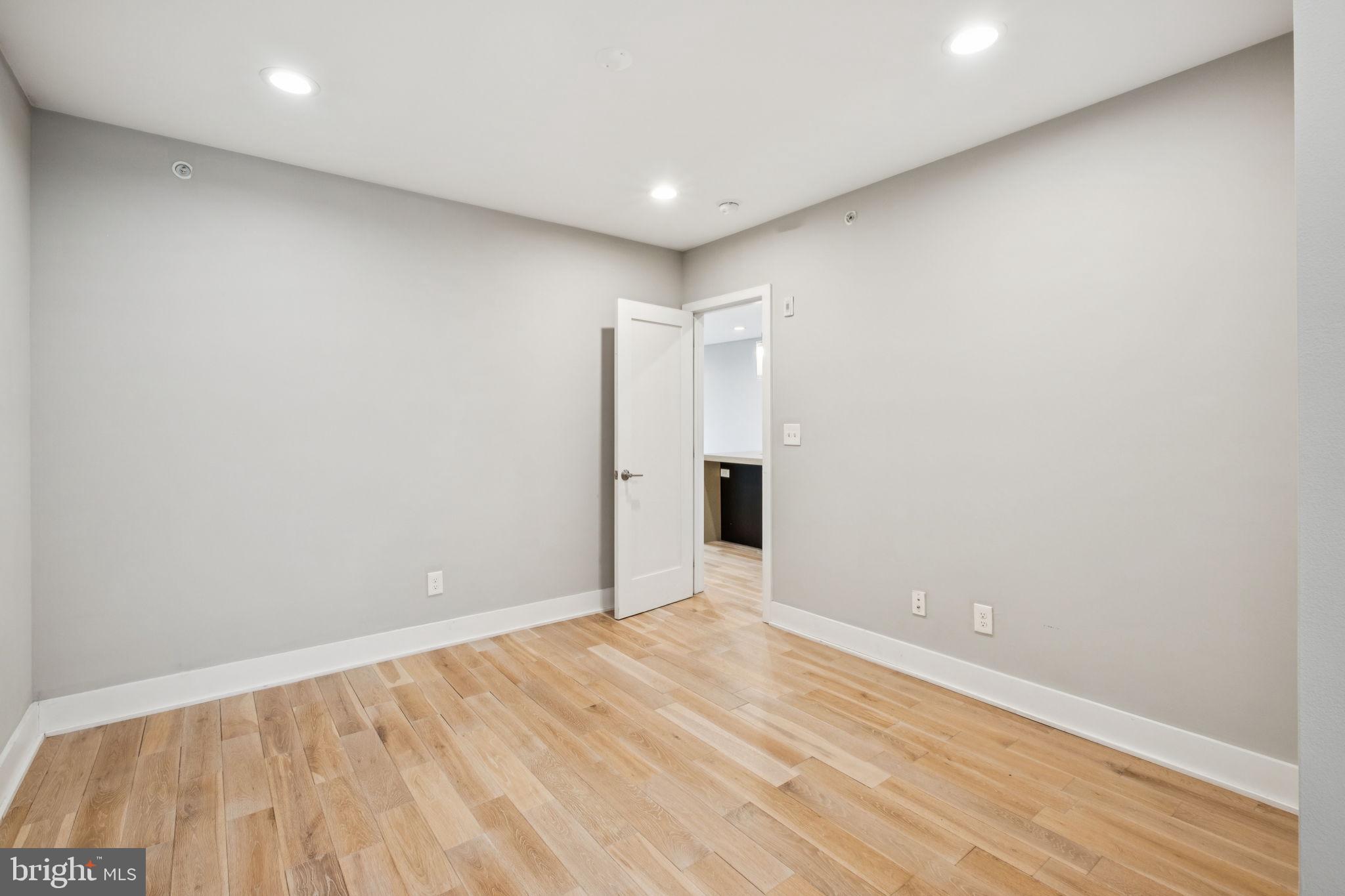 Real estate listing preview #4