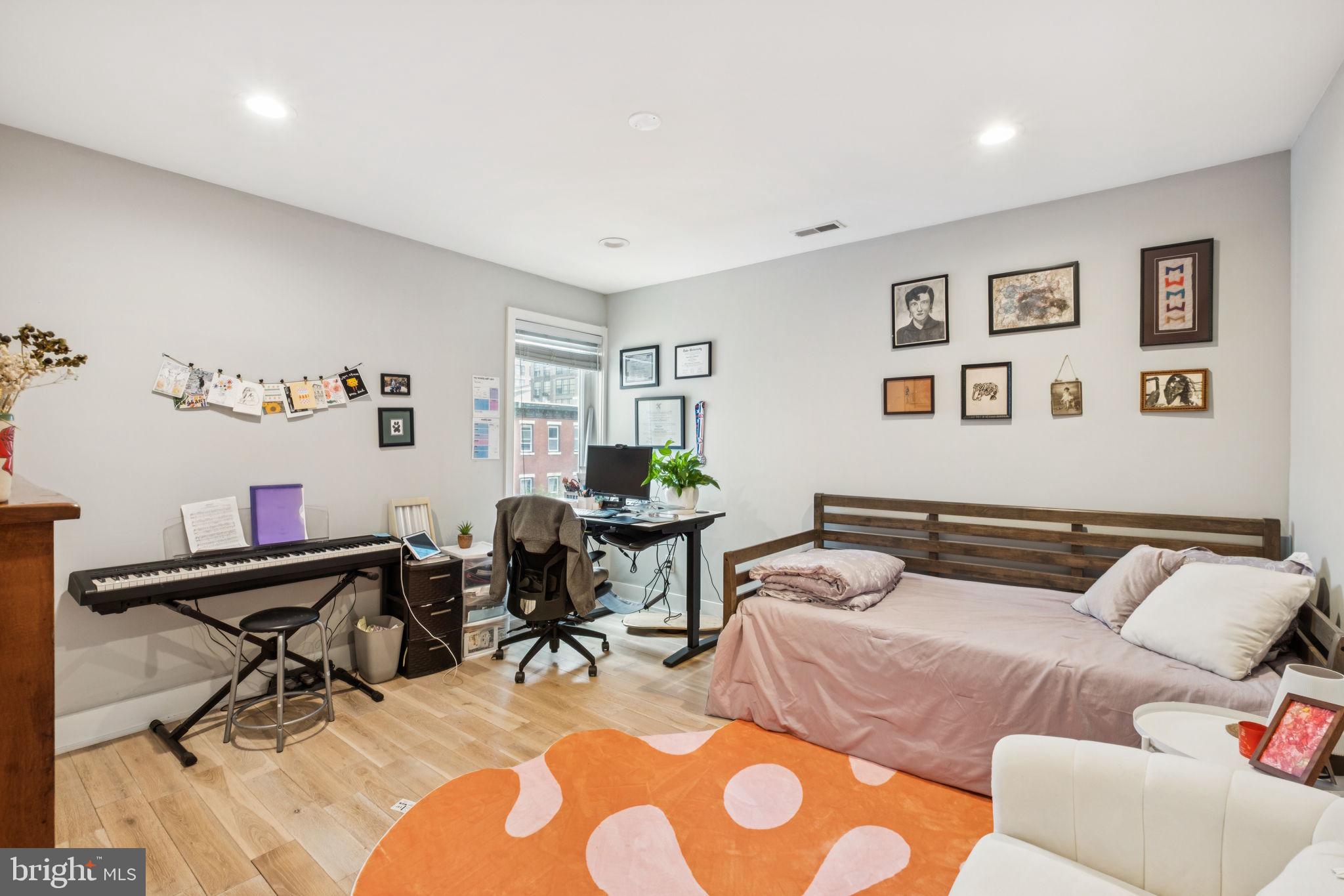 Real estate listing preview #14