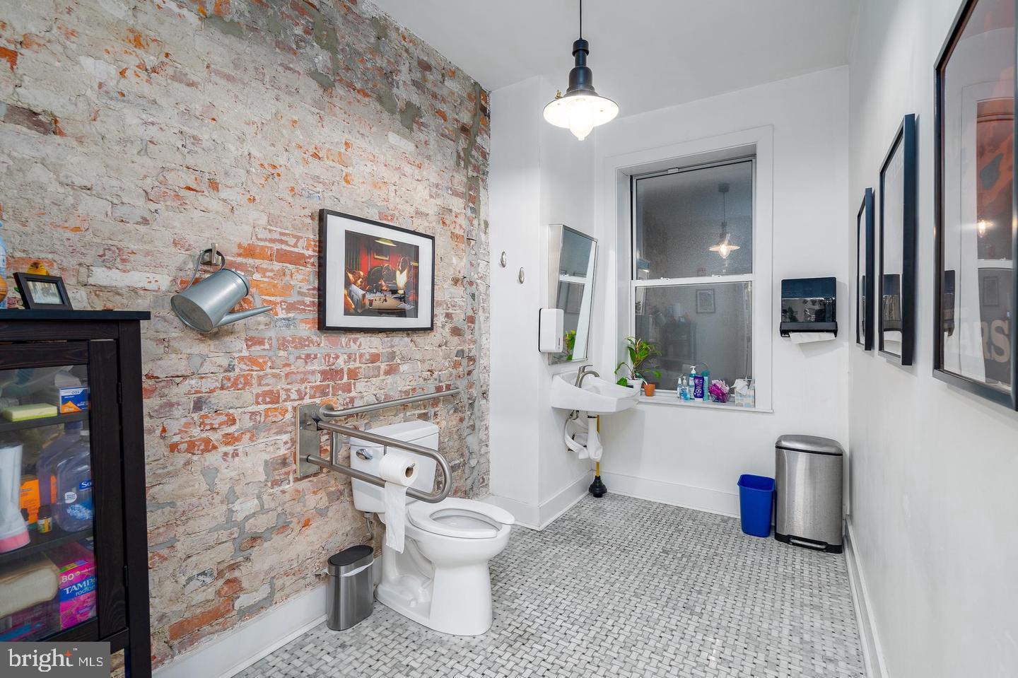 Real estate listing preview #6