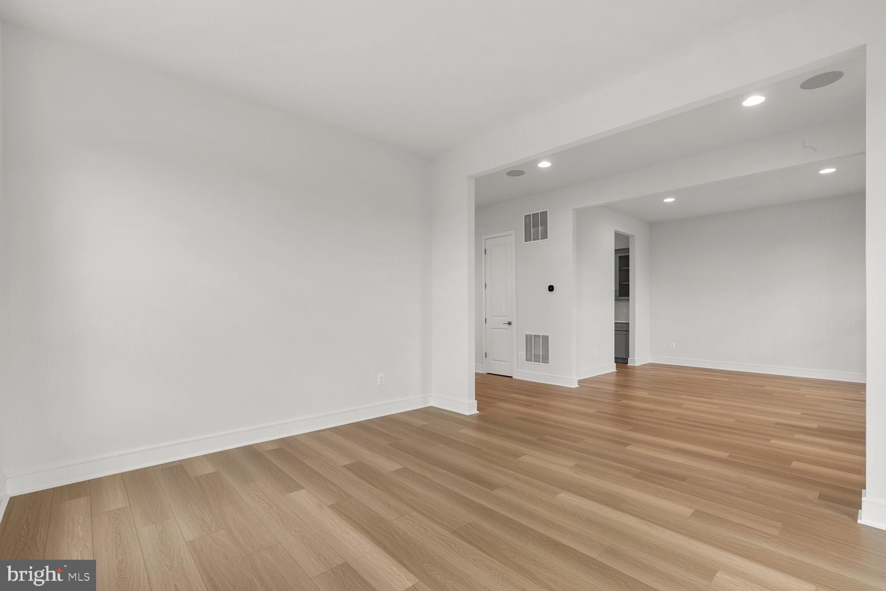 Real estate listing preview #7