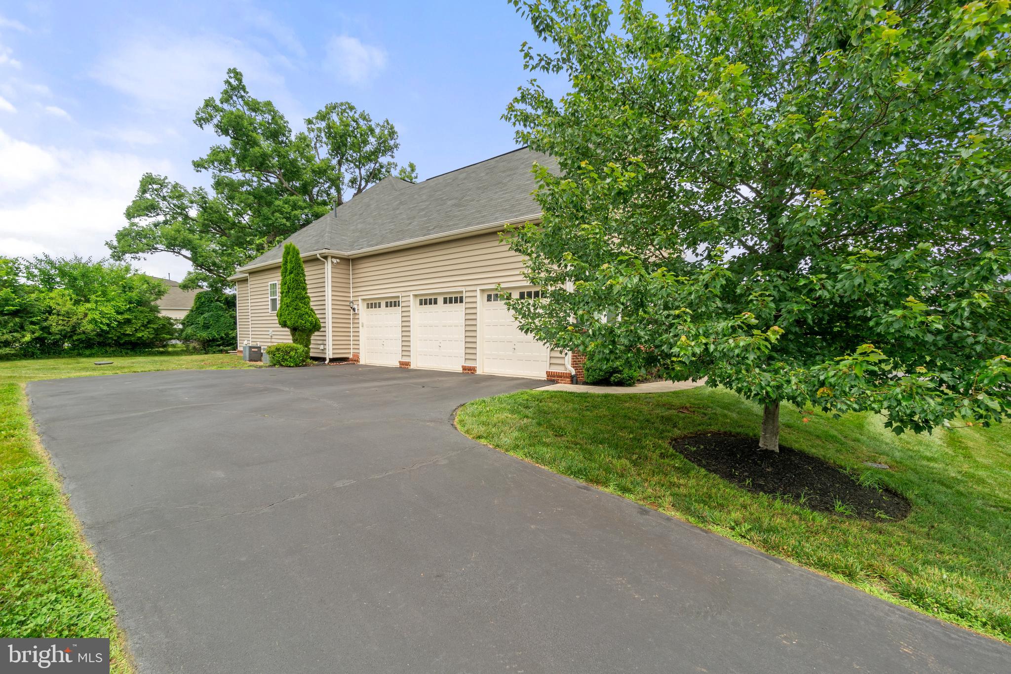 Real estate listing preview #6