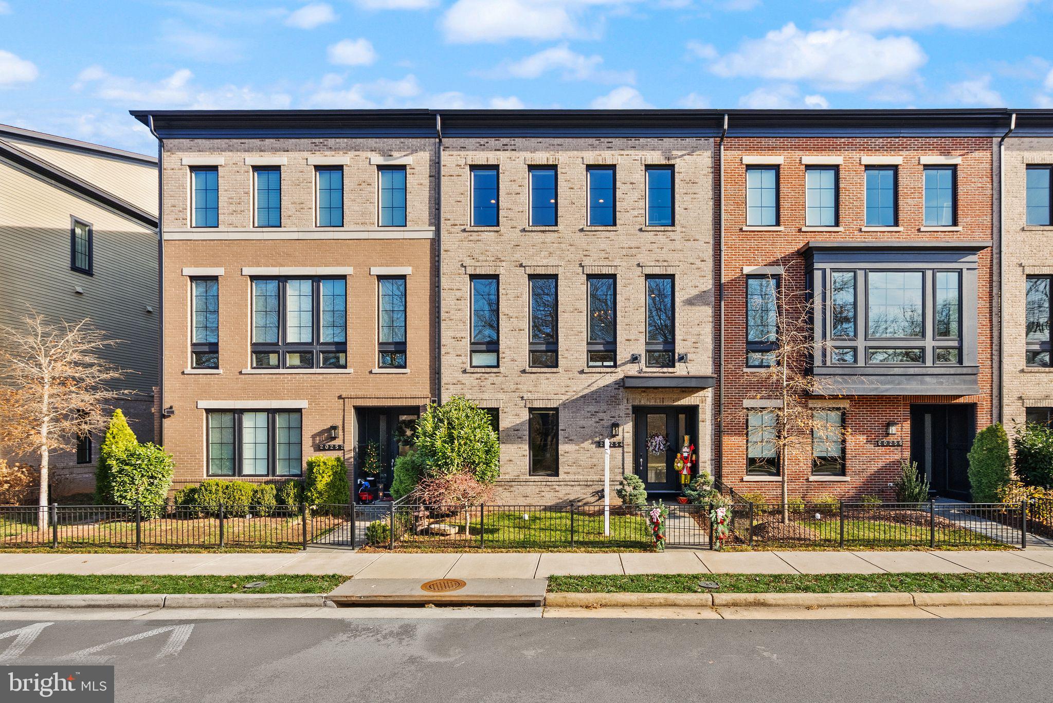 Real estate listing preview #2