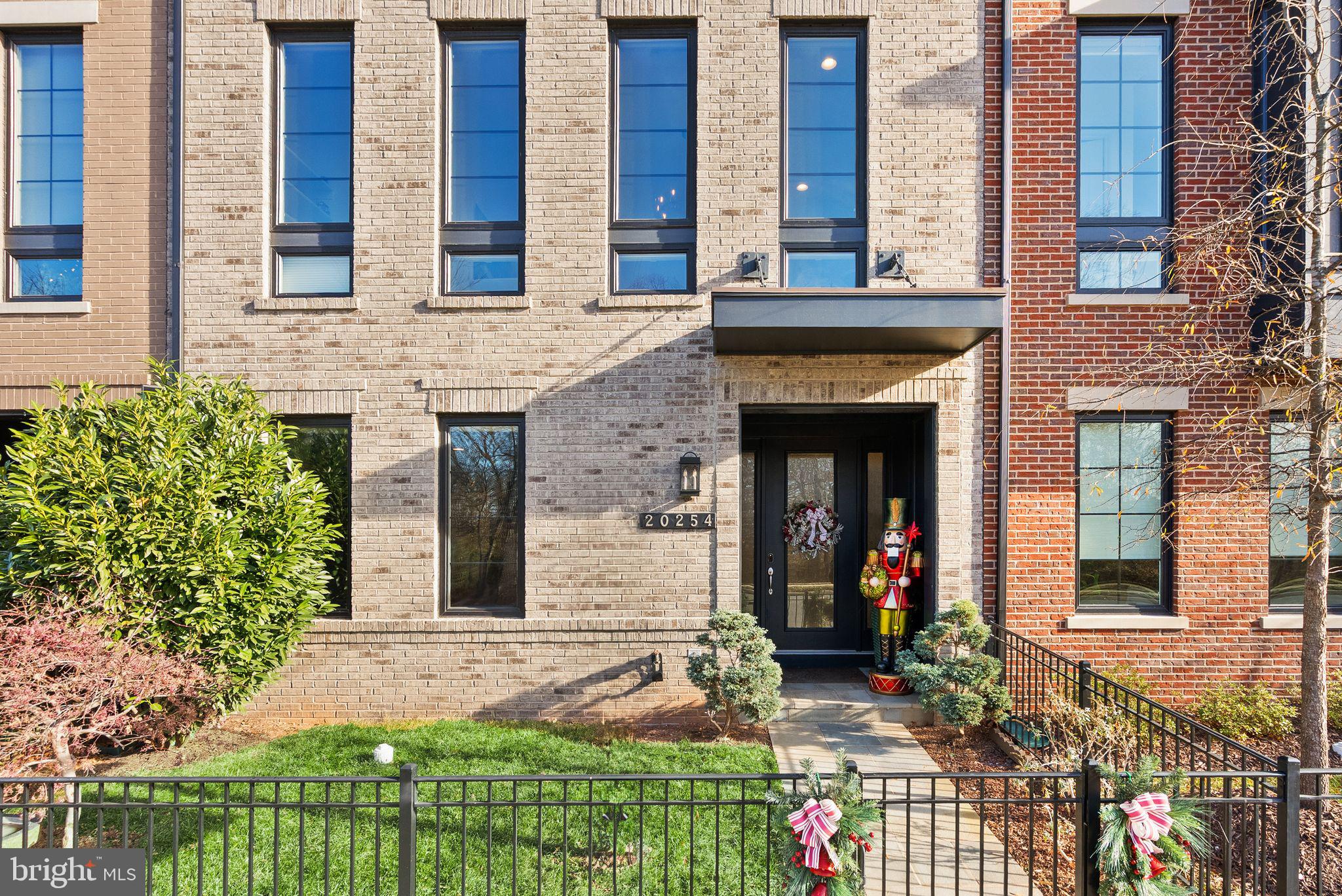 Real estate listing preview #3