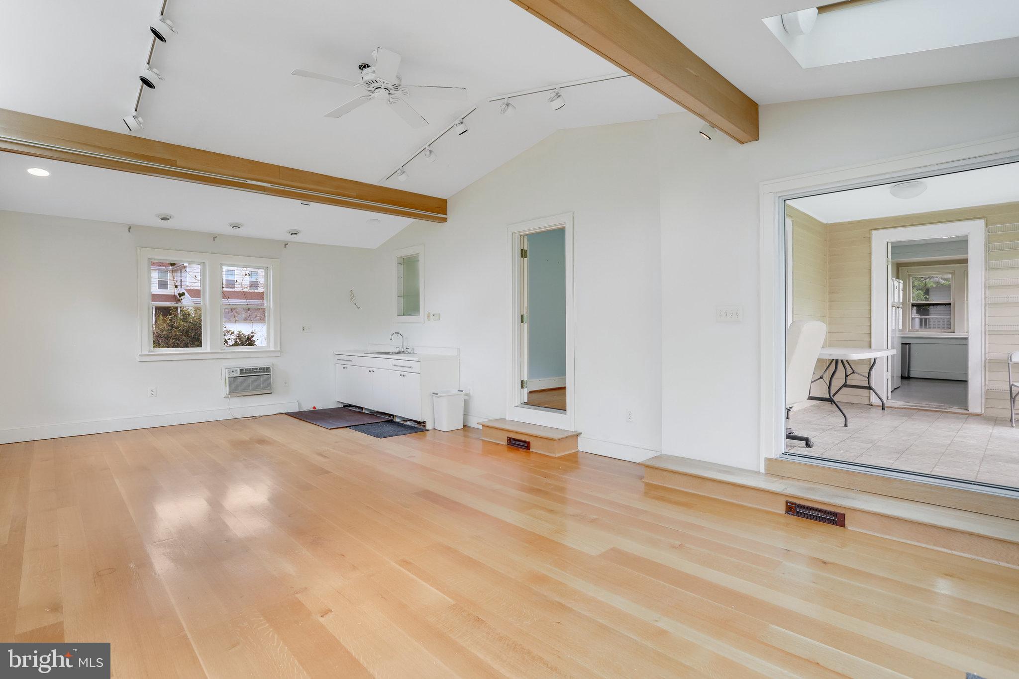 Real estate listing preview #8