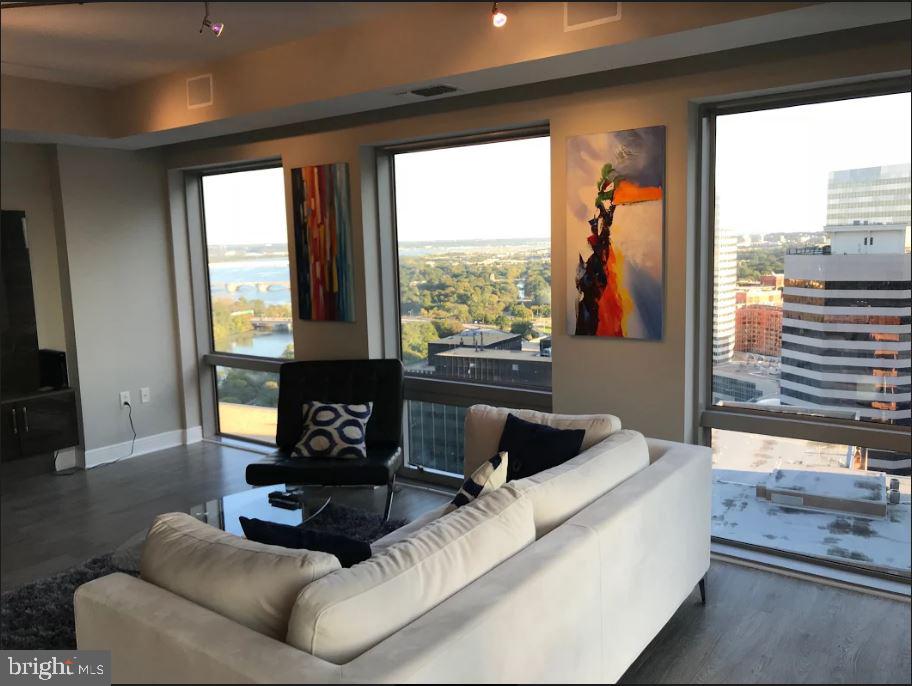 Real estate listing preview #12