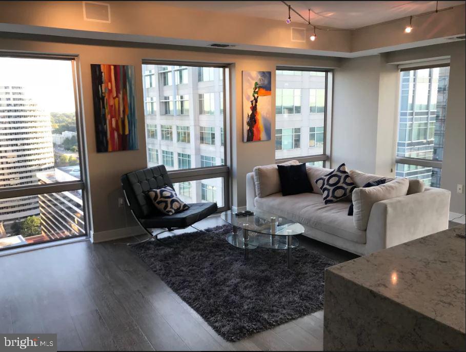 Real estate listing preview #3