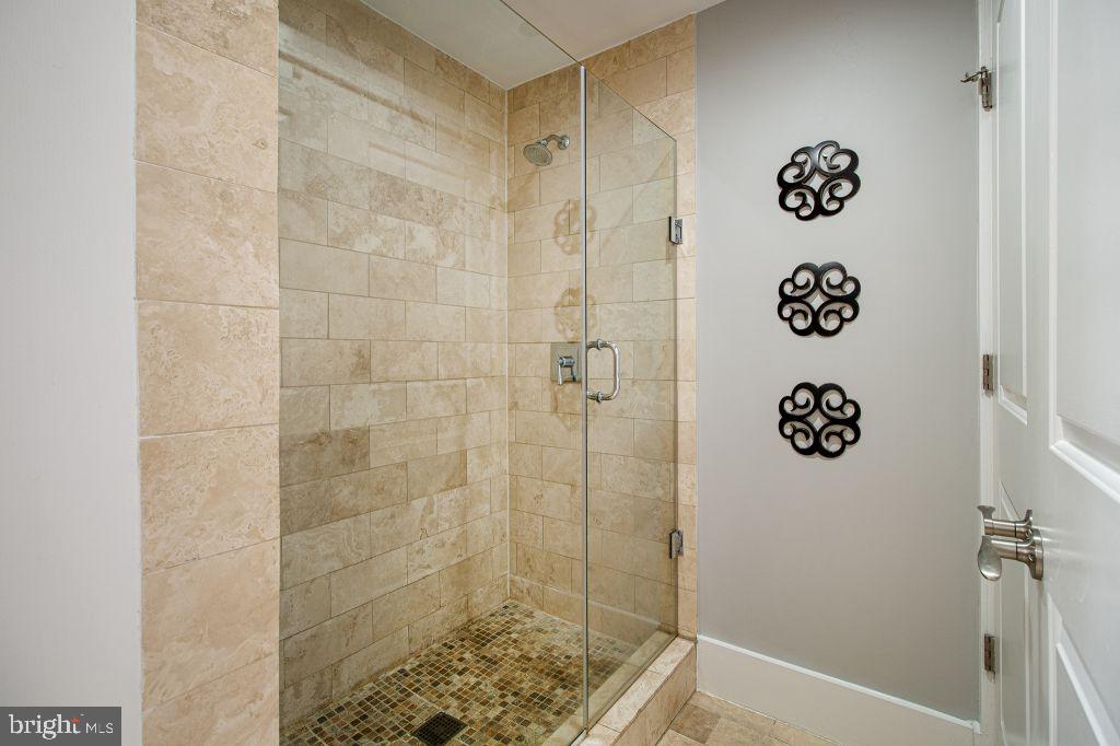 Real estate listing preview #25