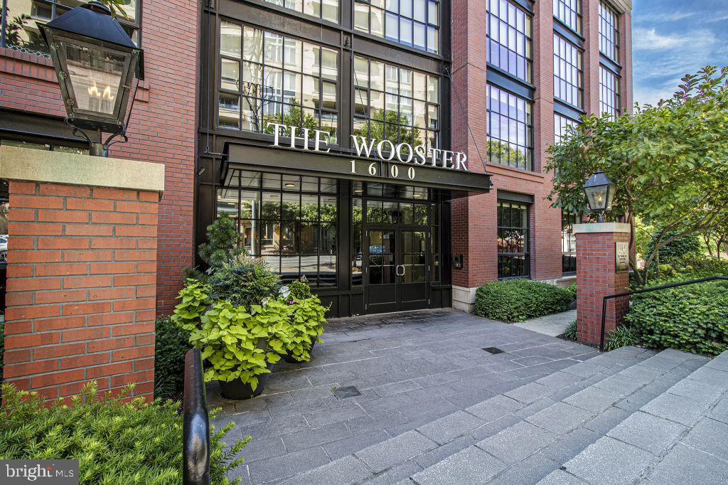 Real estate listing preview #1