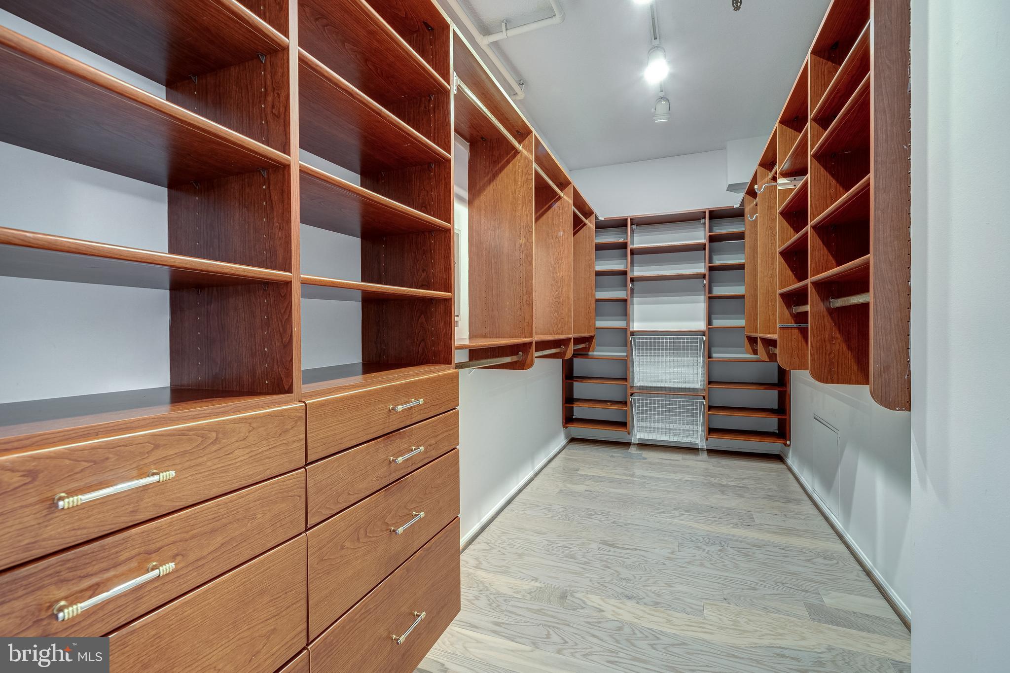 Real estate listing preview #16