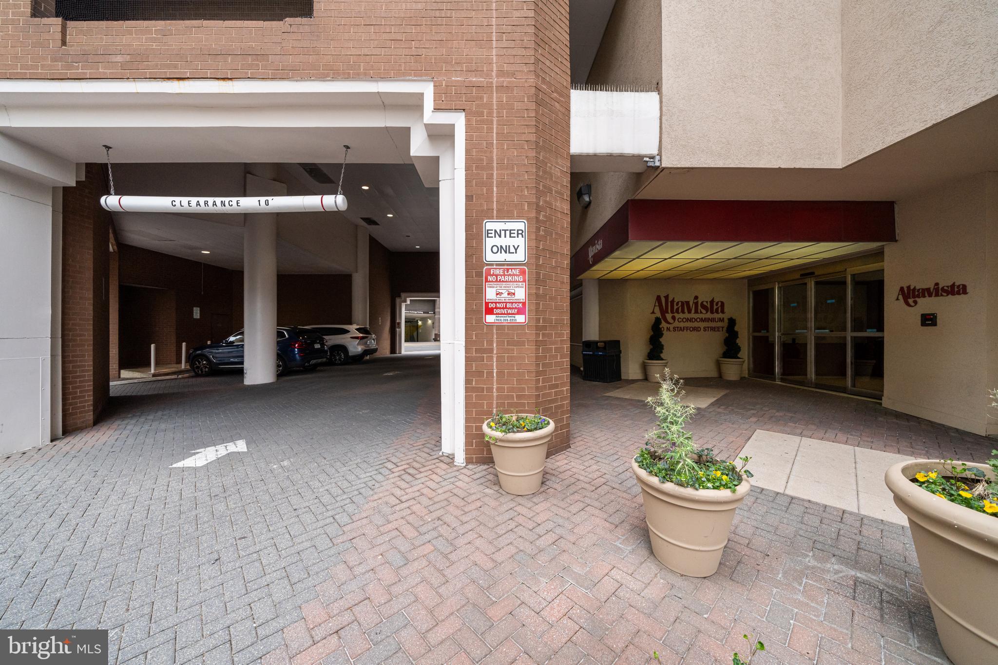 Real estate listing preview #4