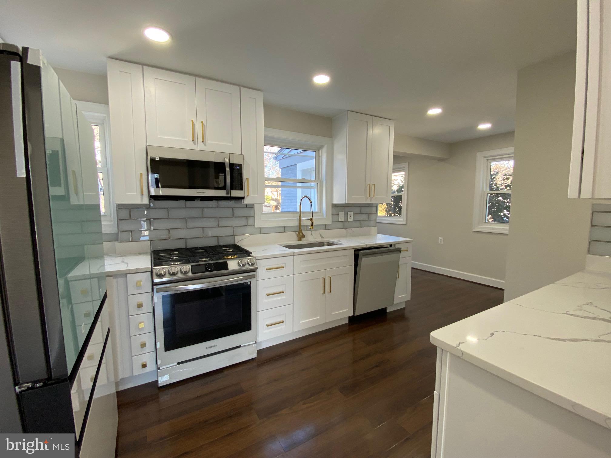 Real estate listing preview #2