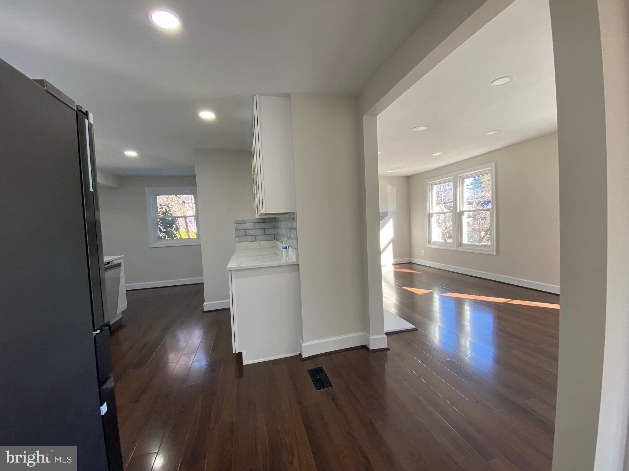 Real estate listing preview #8