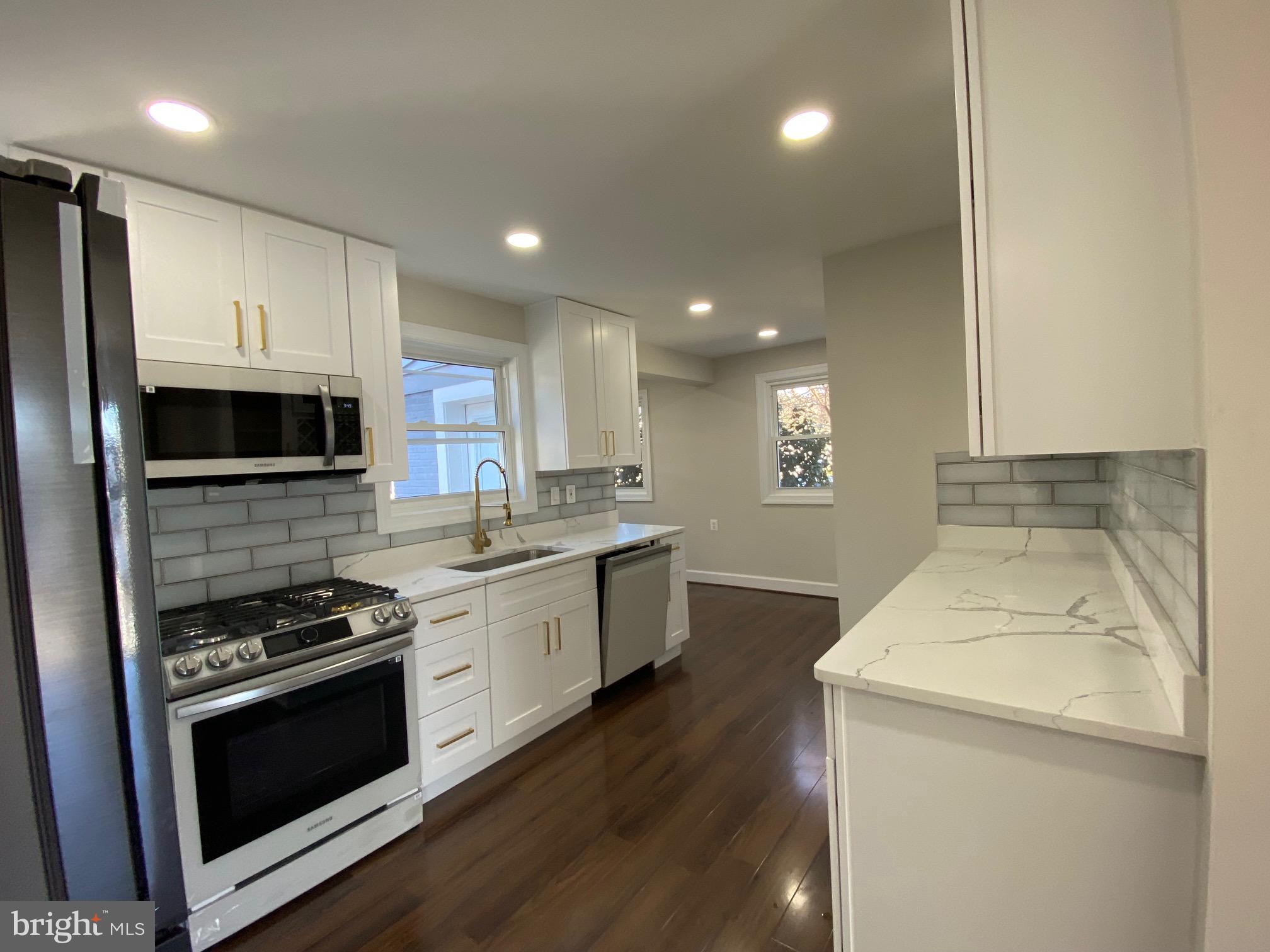 Real estate listing preview #12