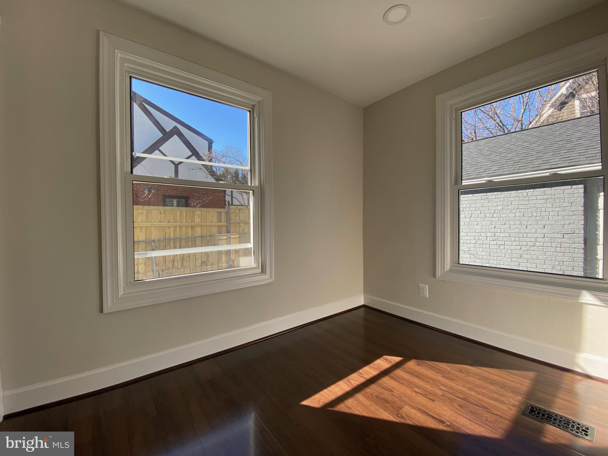 Real estate listing preview #14