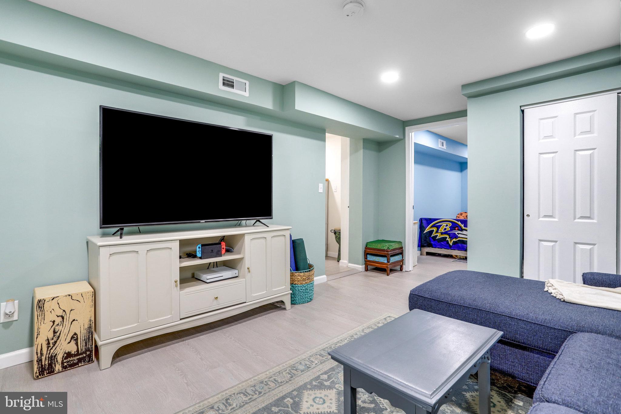 Real estate listing preview #8