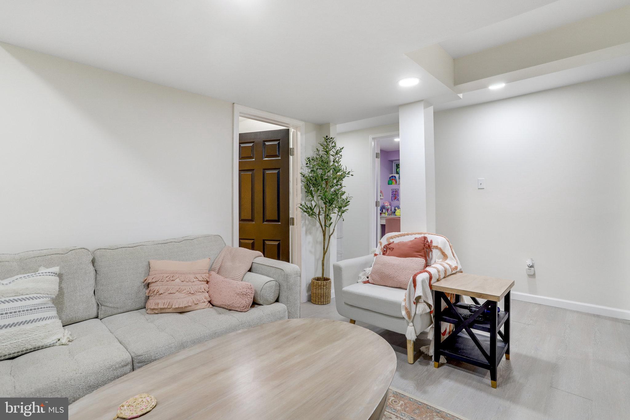 Real estate listing preview #10