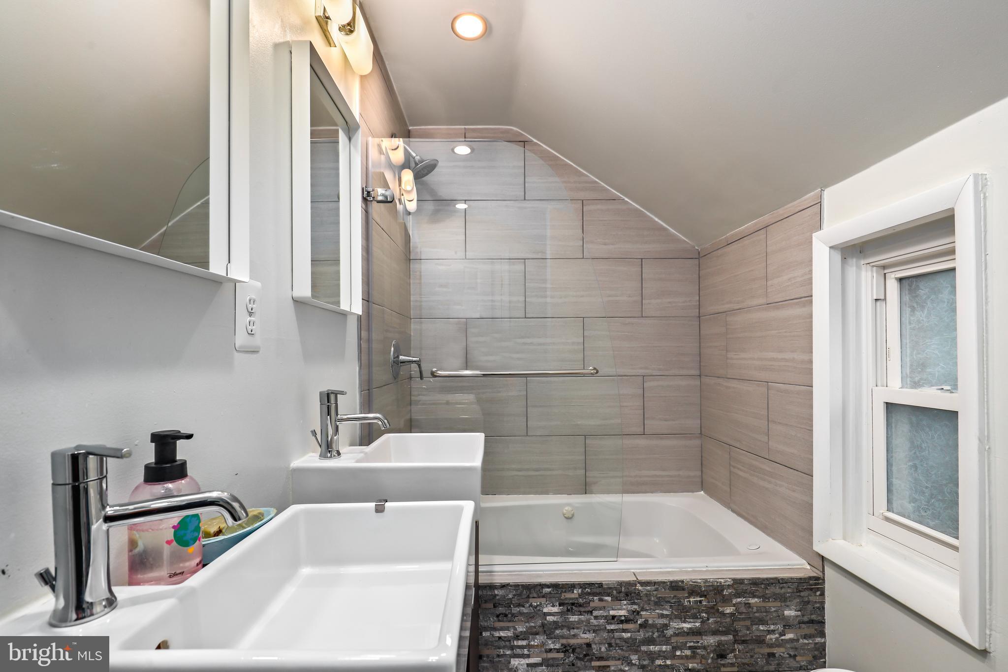 Real estate listing preview #11