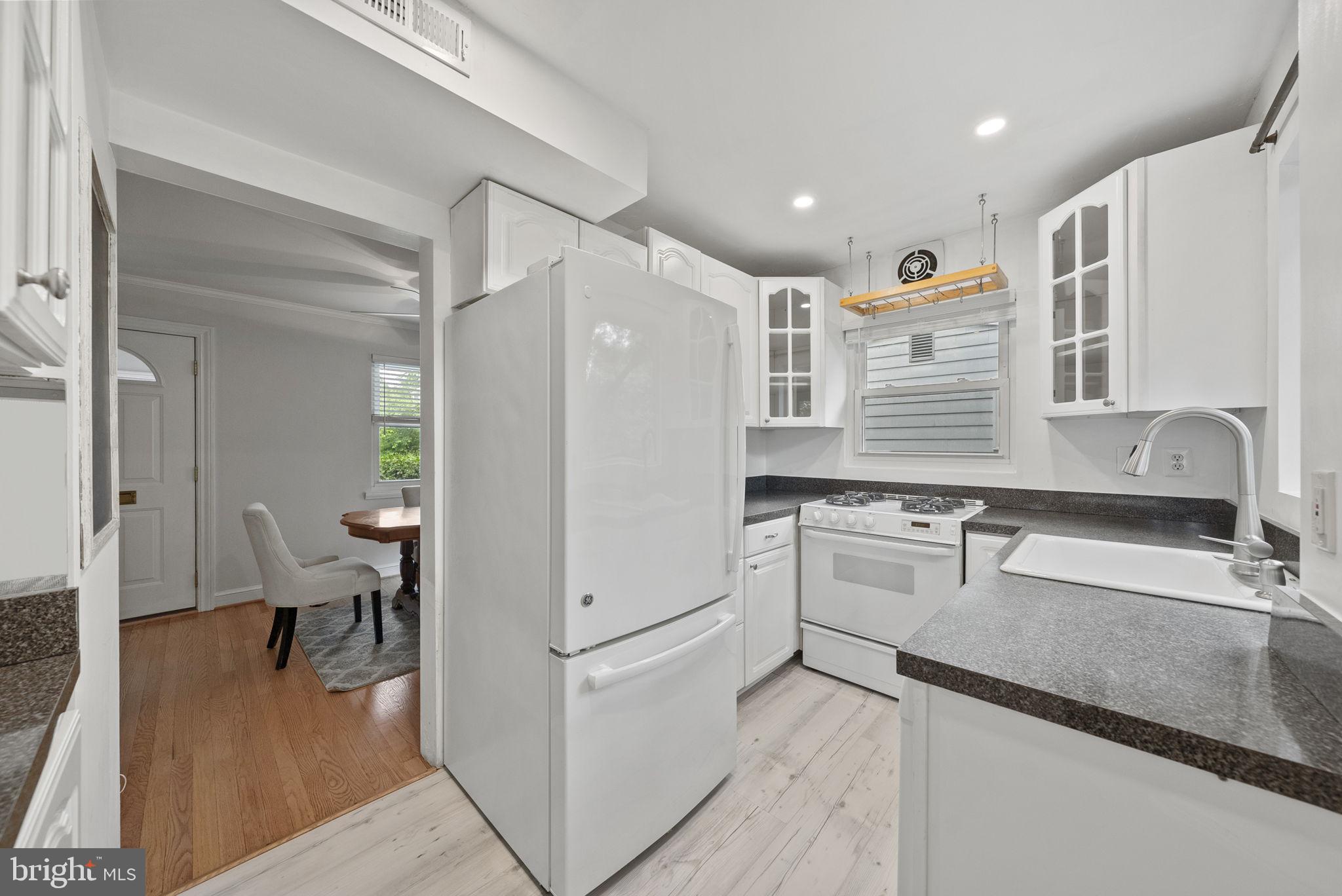 Real estate listing preview #14