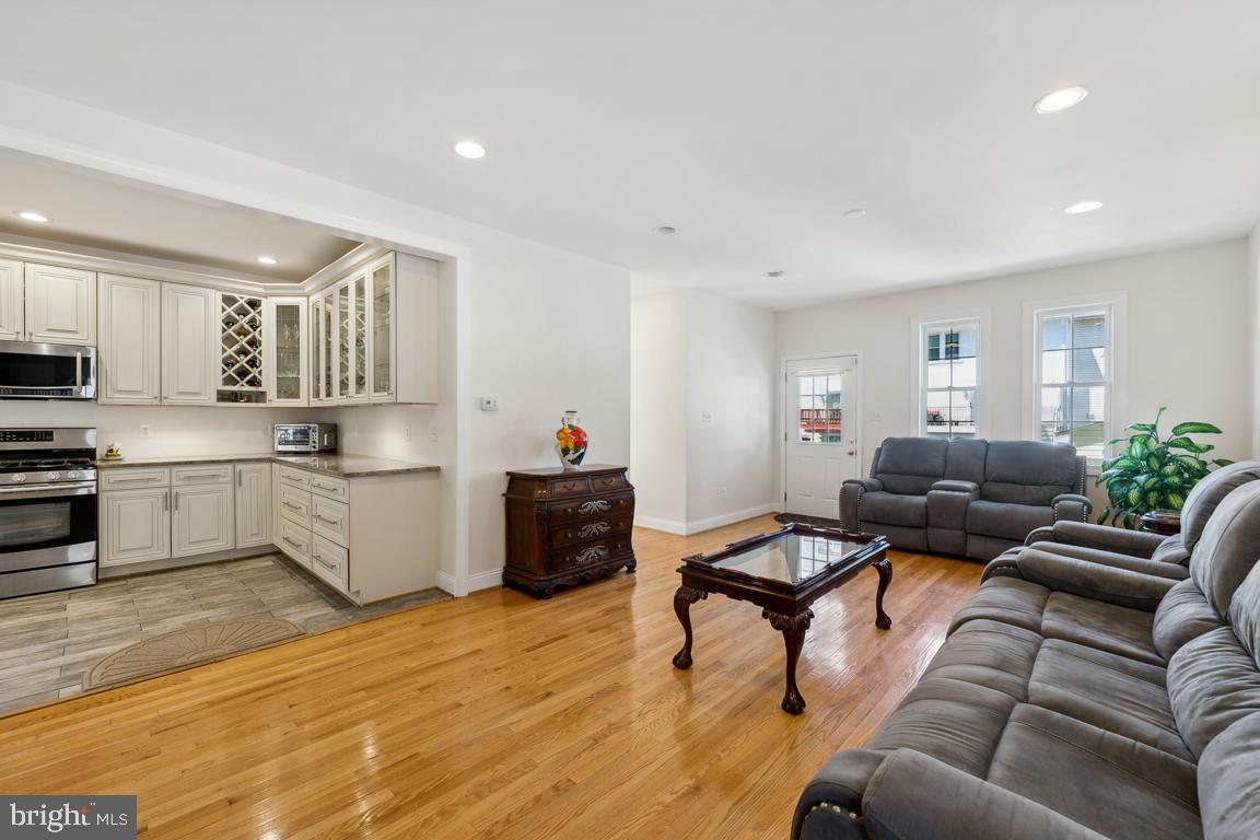 Real estate listing preview #11