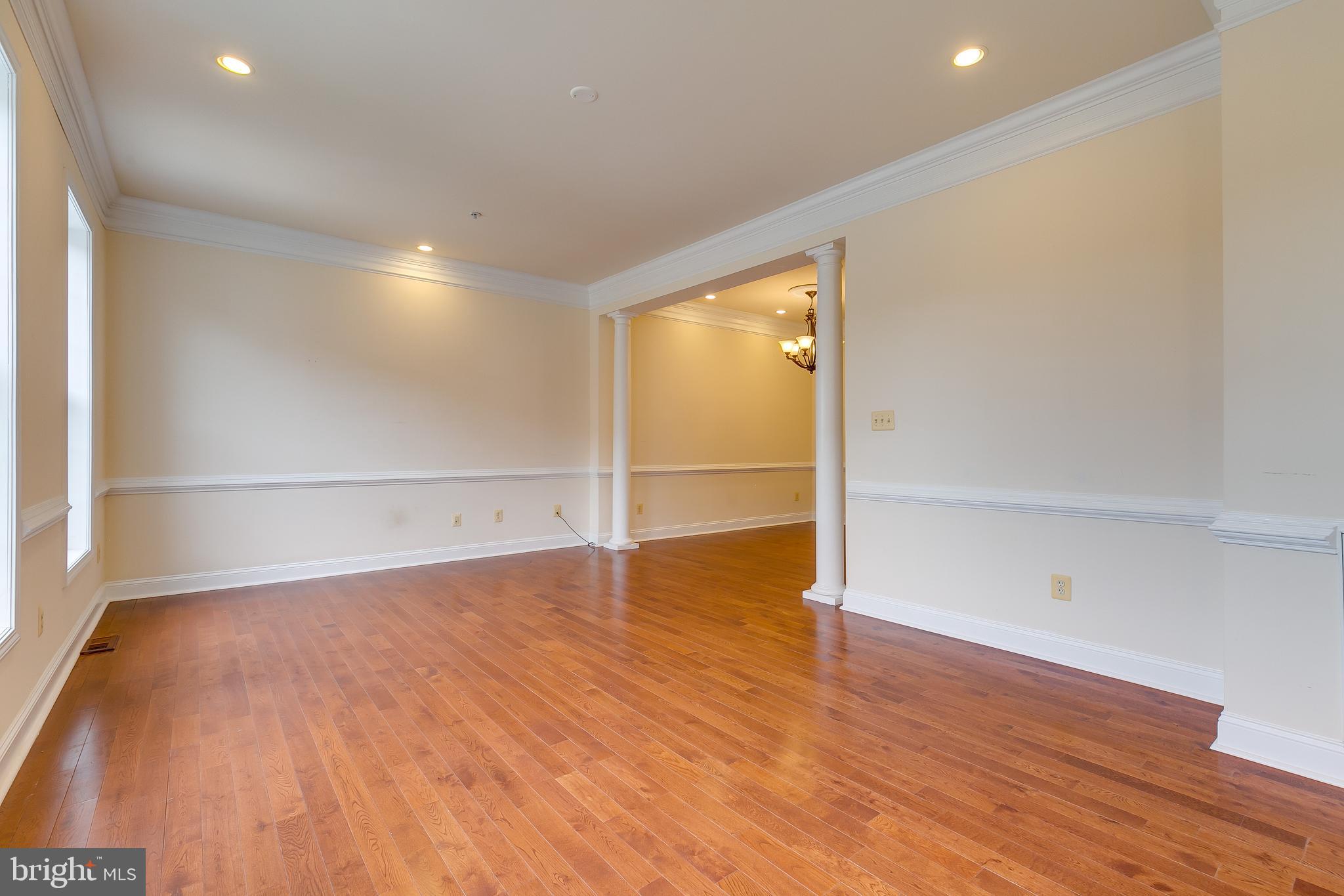 Real estate listing preview #14