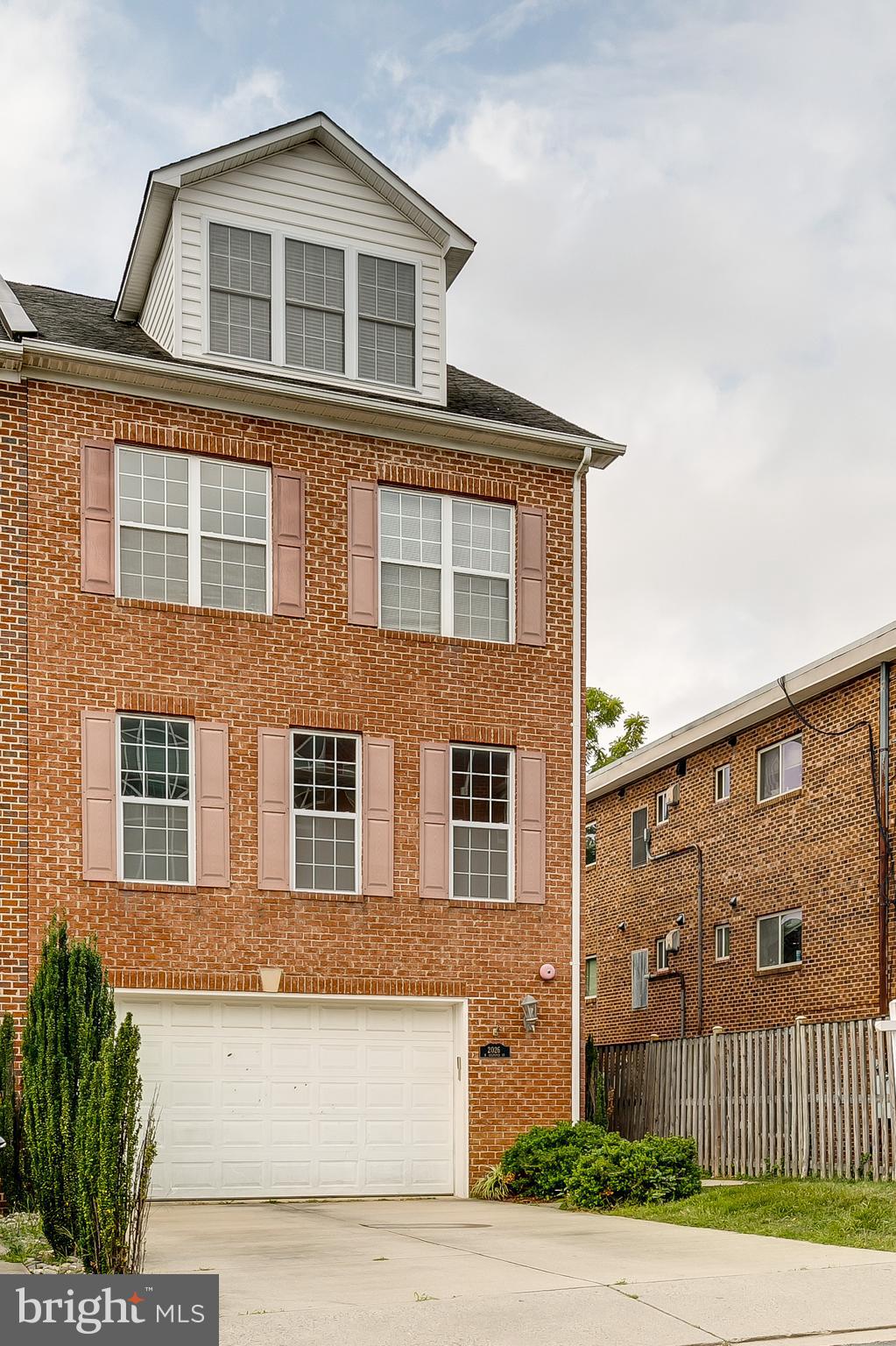 Real estate listing preview #3