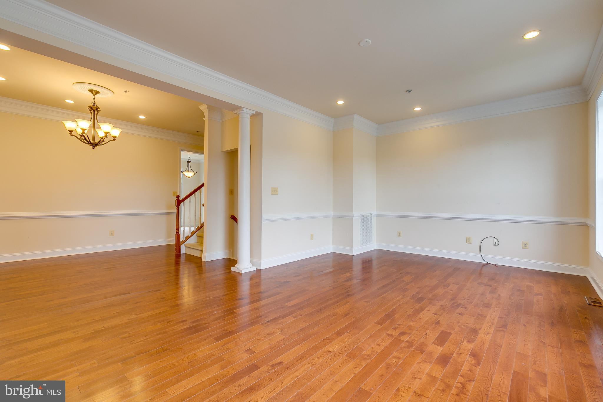 Real estate listing preview #16