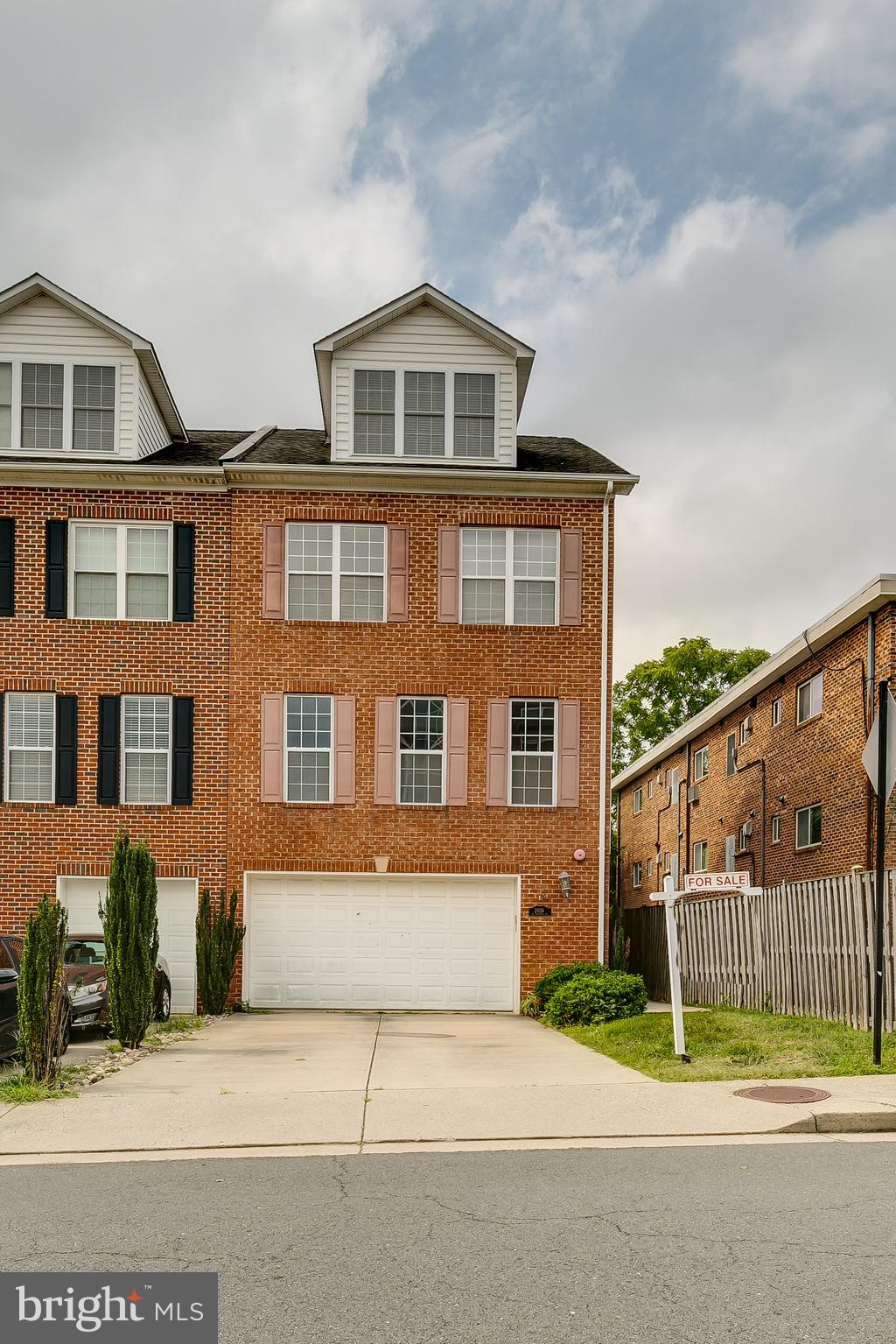 Real estate listing preview #1