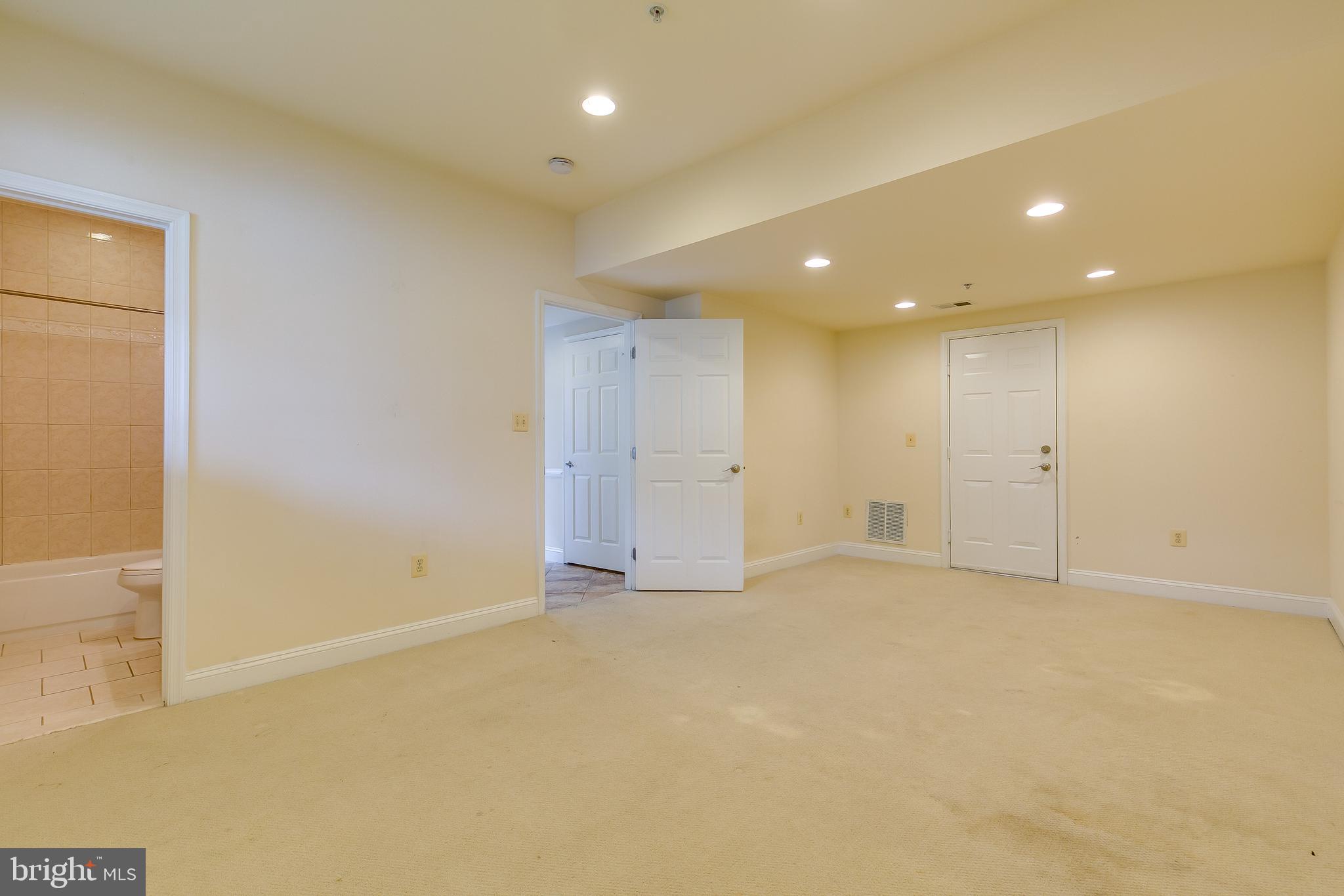 Real estate listing preview #11