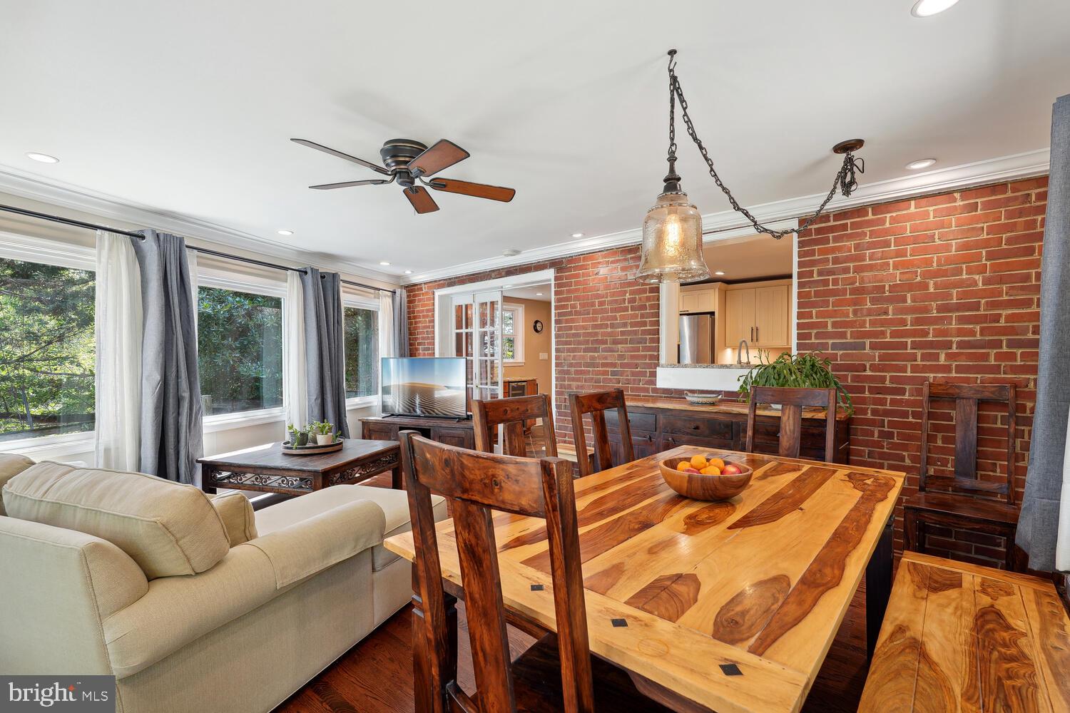 Real estate listing preview #9