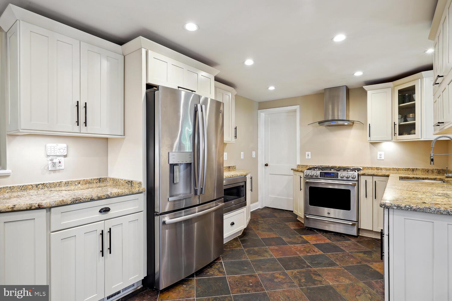 Real estate listing preview #2