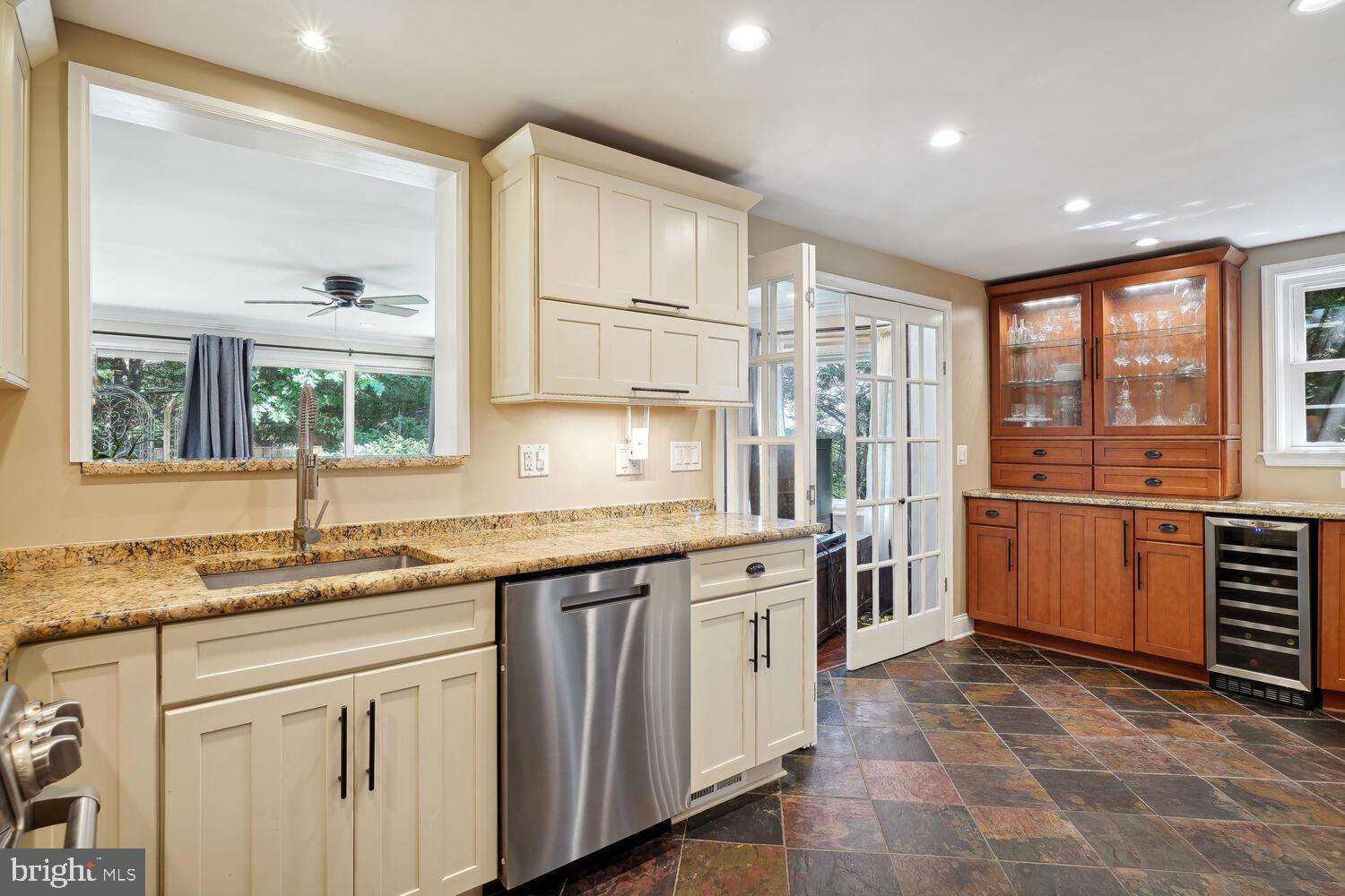 Real estate listing preview #4