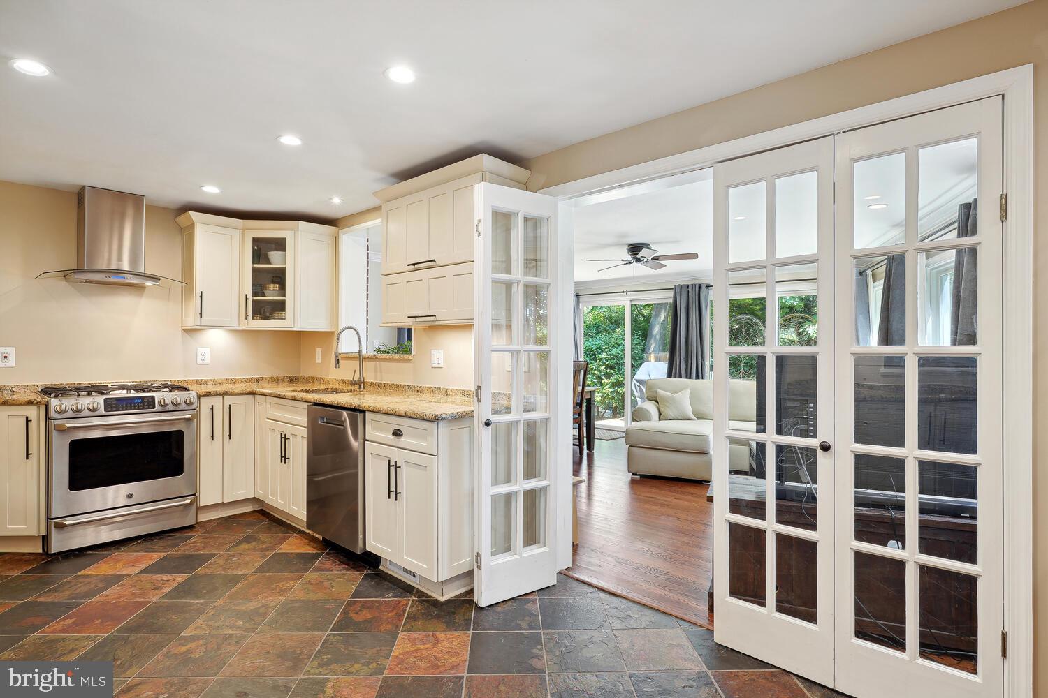 Real estate listing preview #3