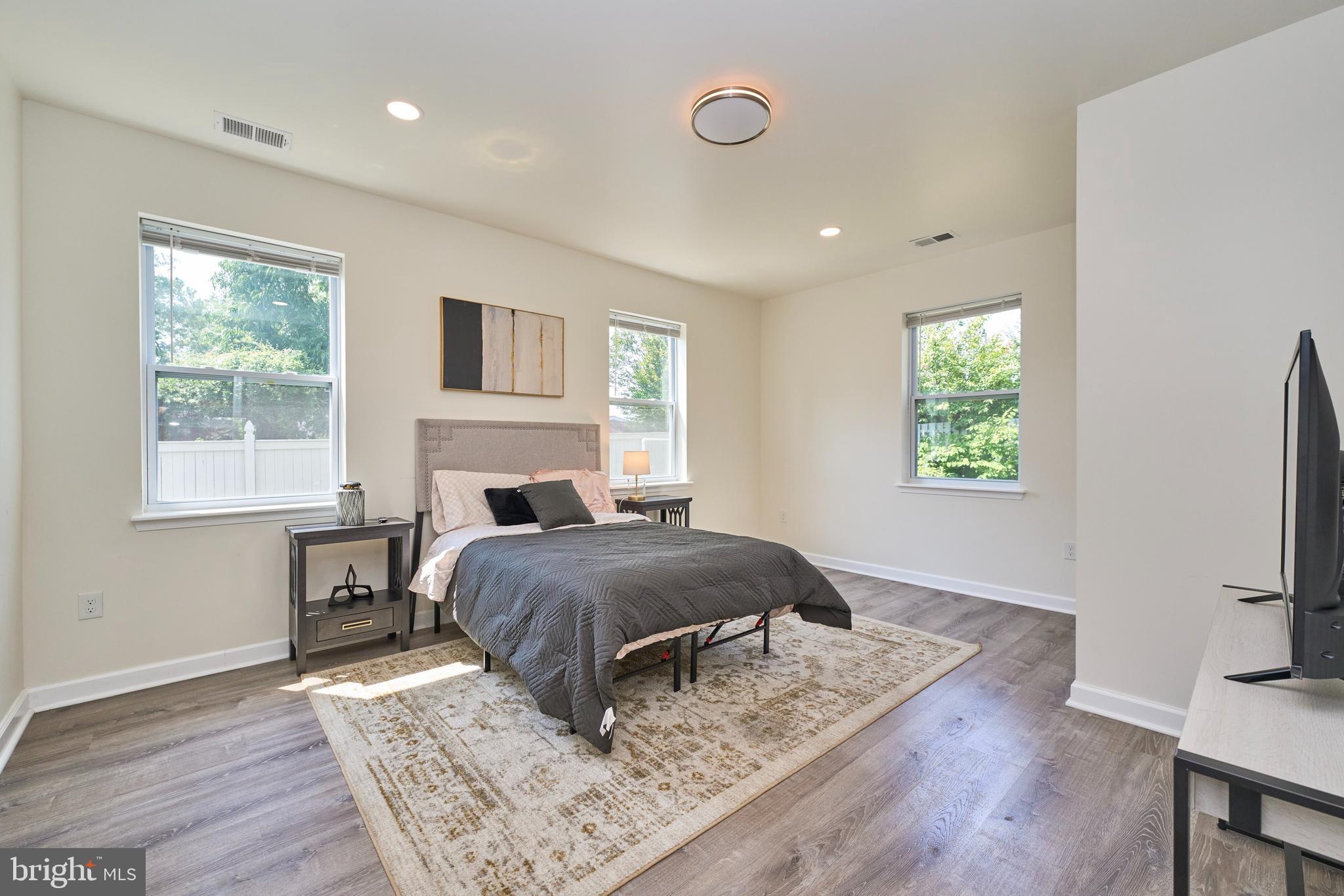 Real estate listing preview #16