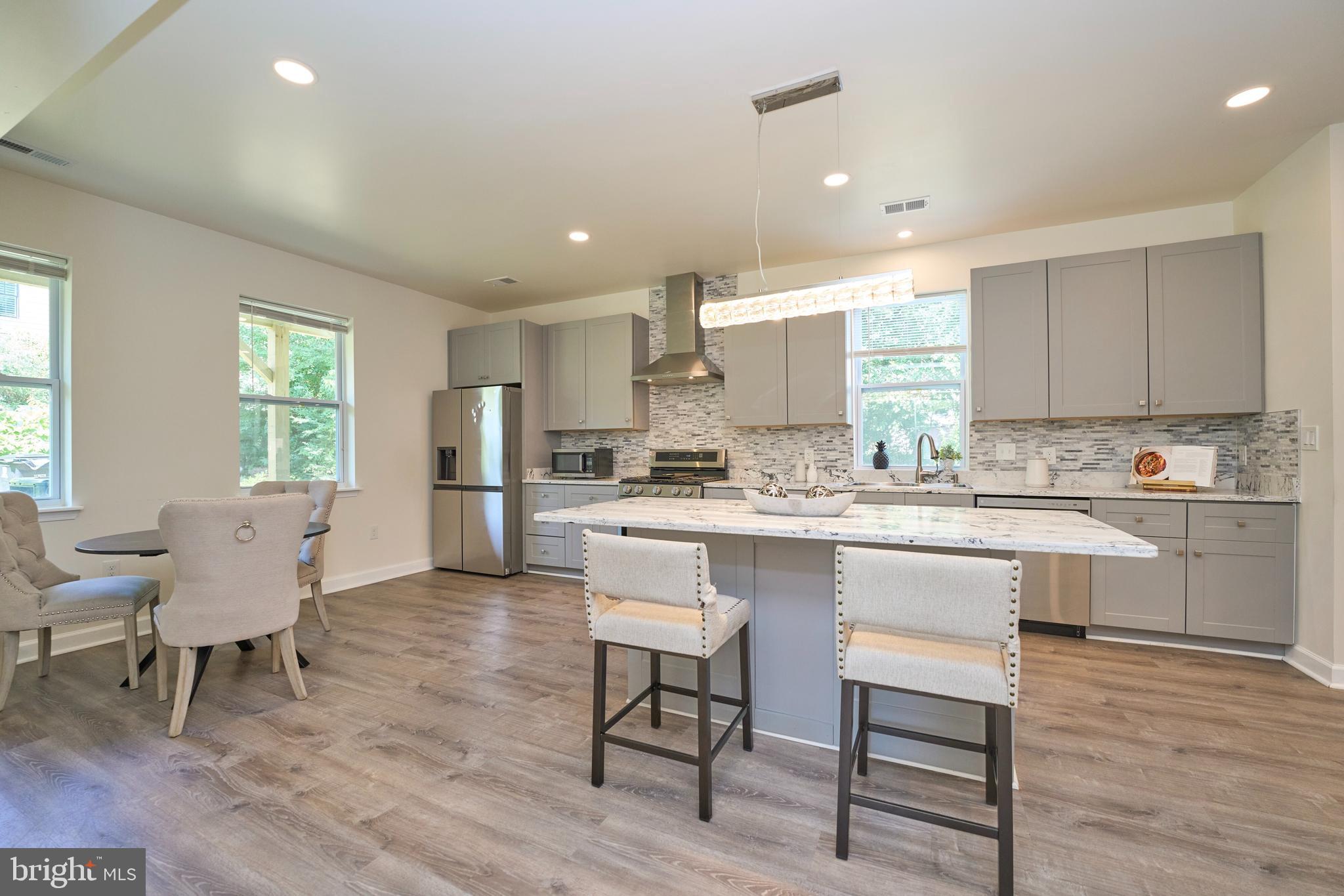 Real estate listing preview #14