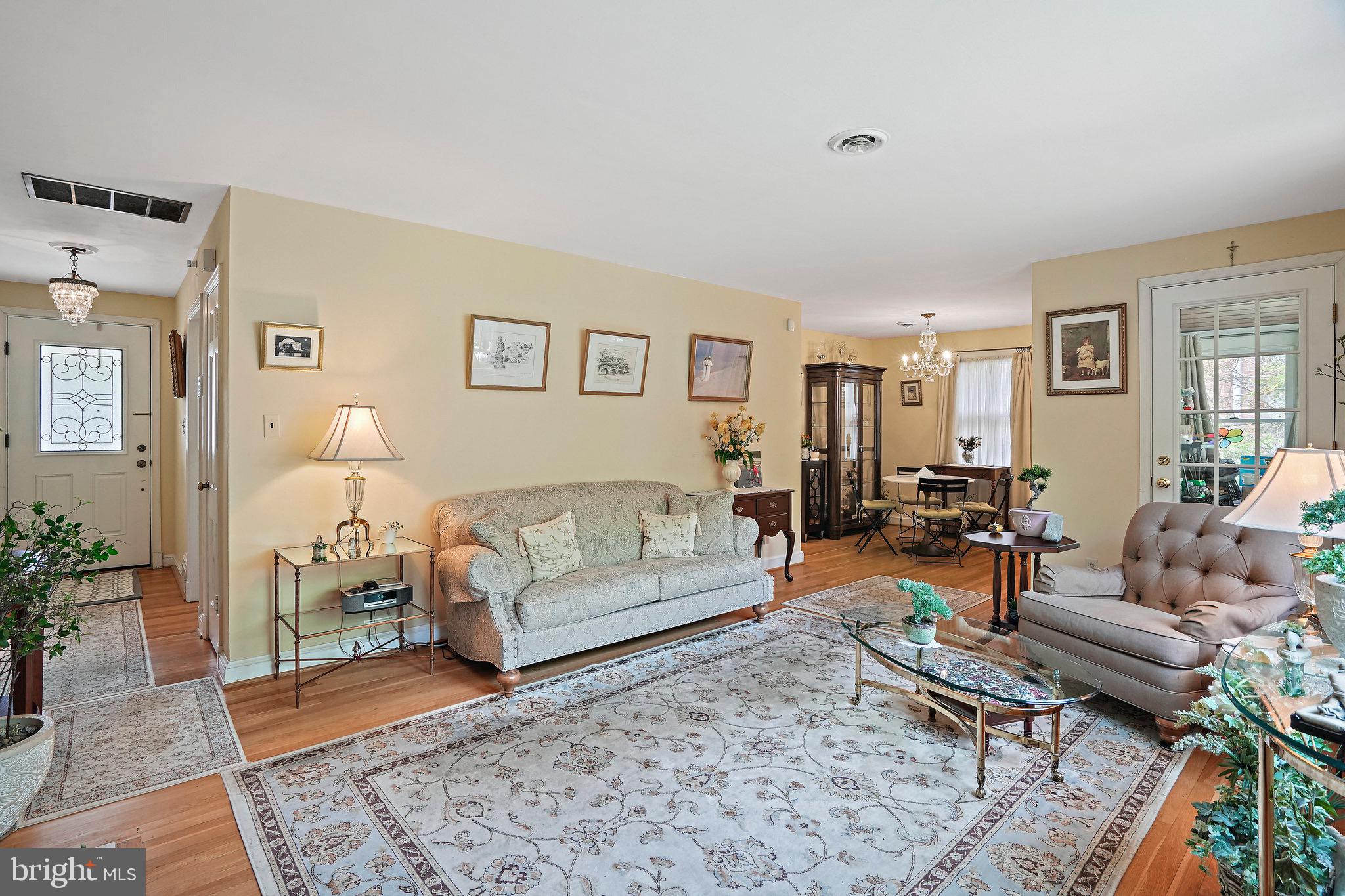 Real estate listing preview #8