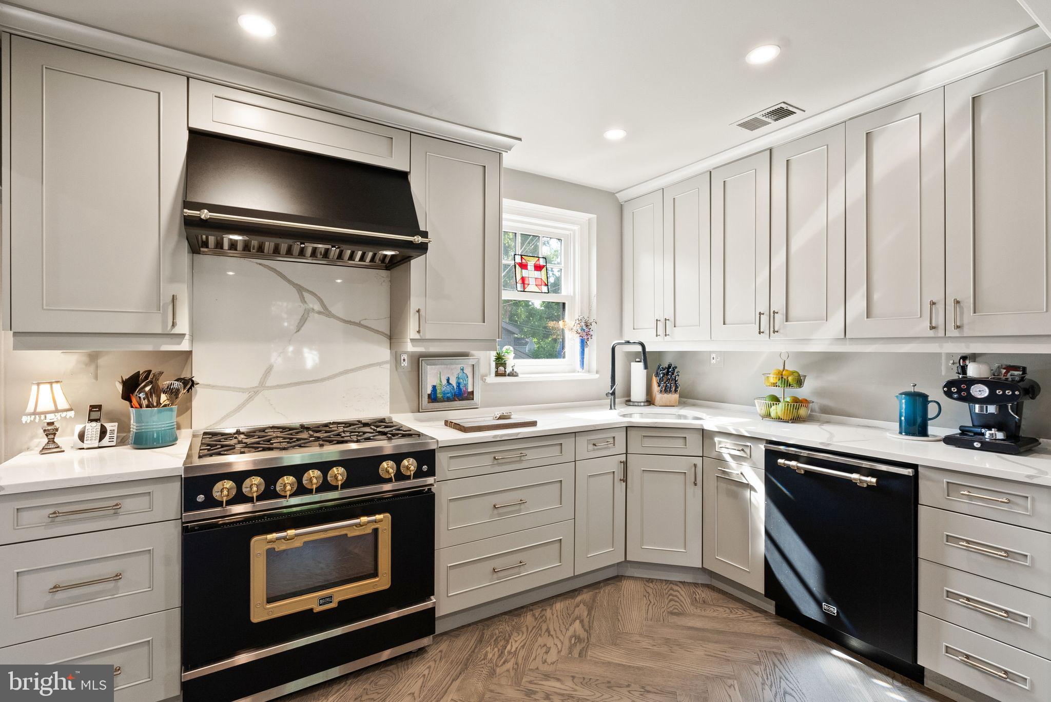 Real estate listing preview #12