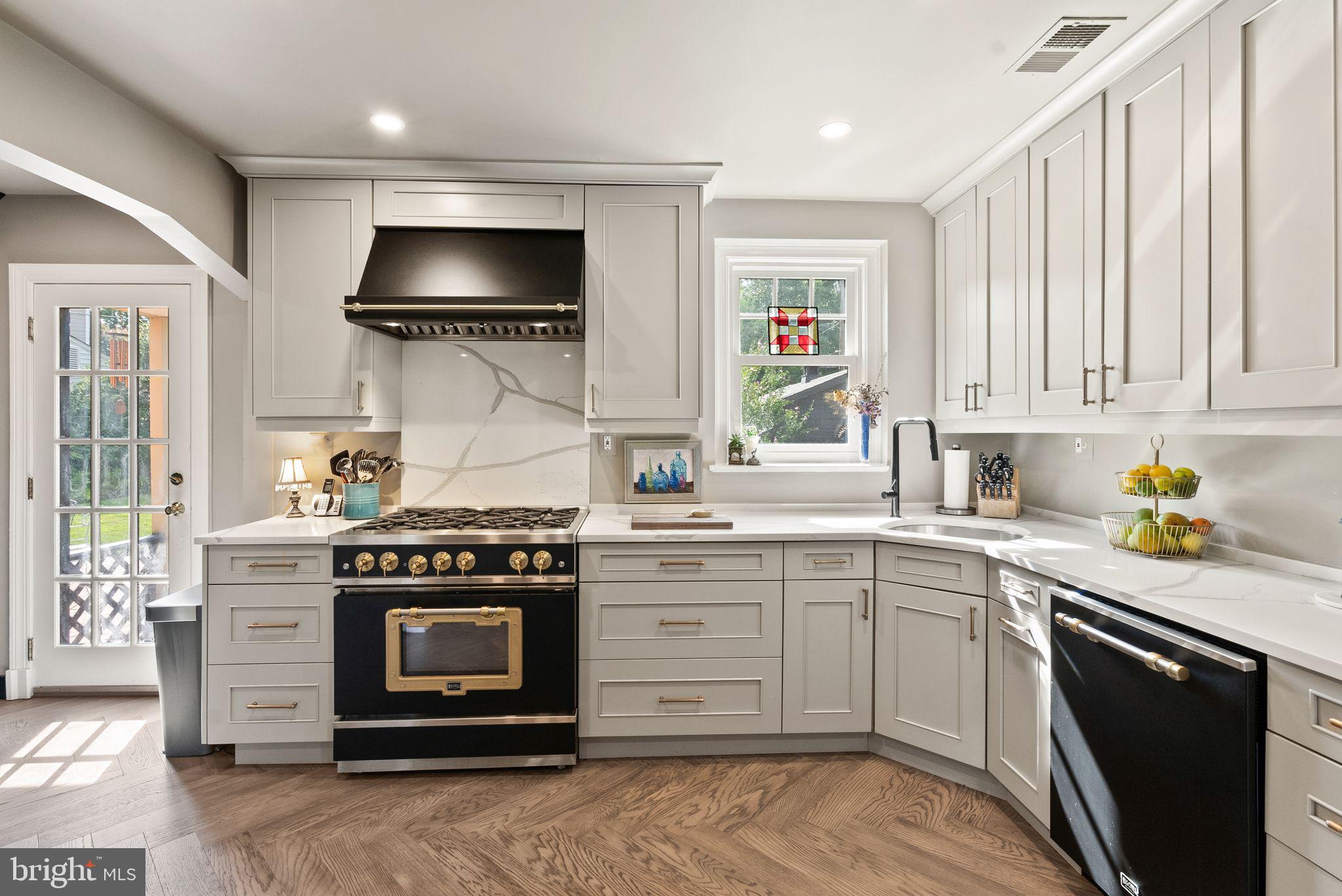 Real estate listing preview #11