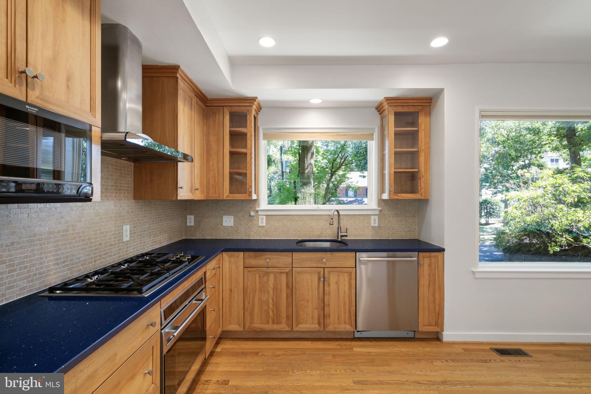 Real estate listing preview #16