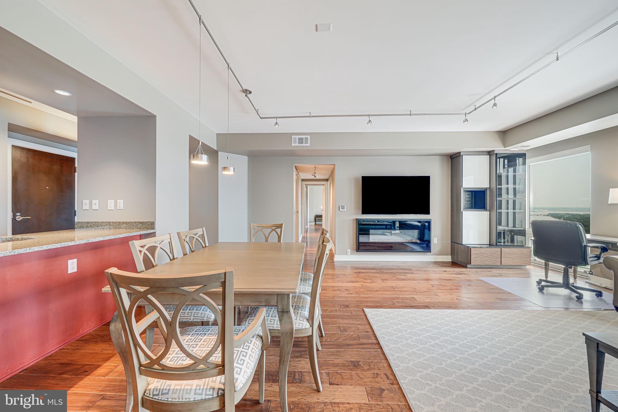 Real estate listing preview #13