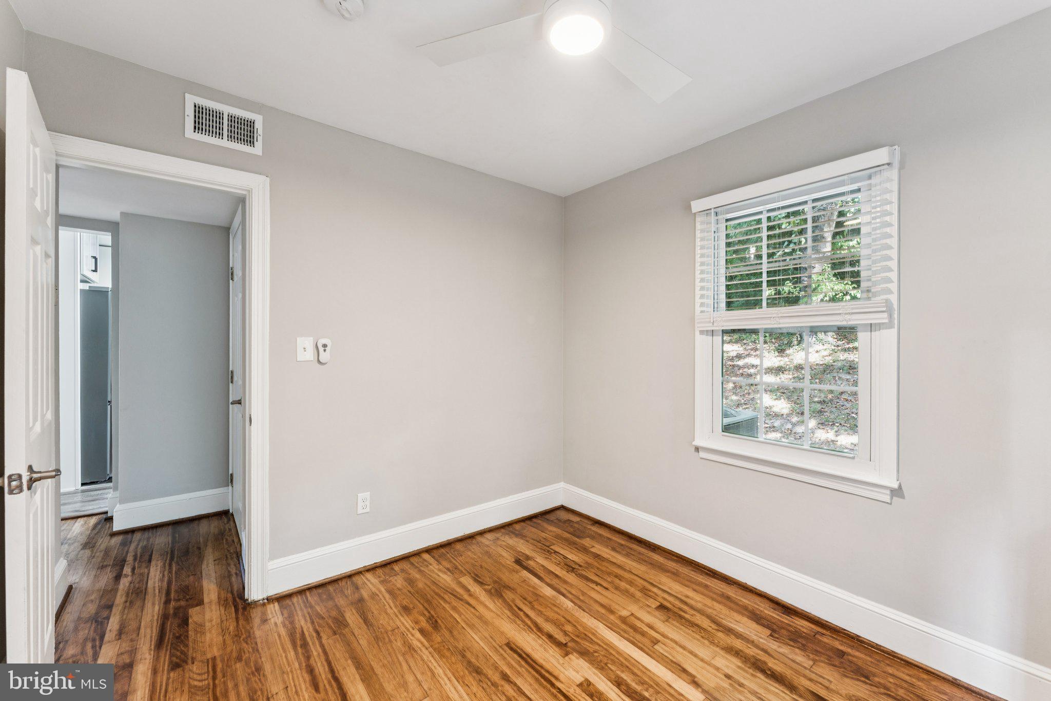 Real estate listing preview #12