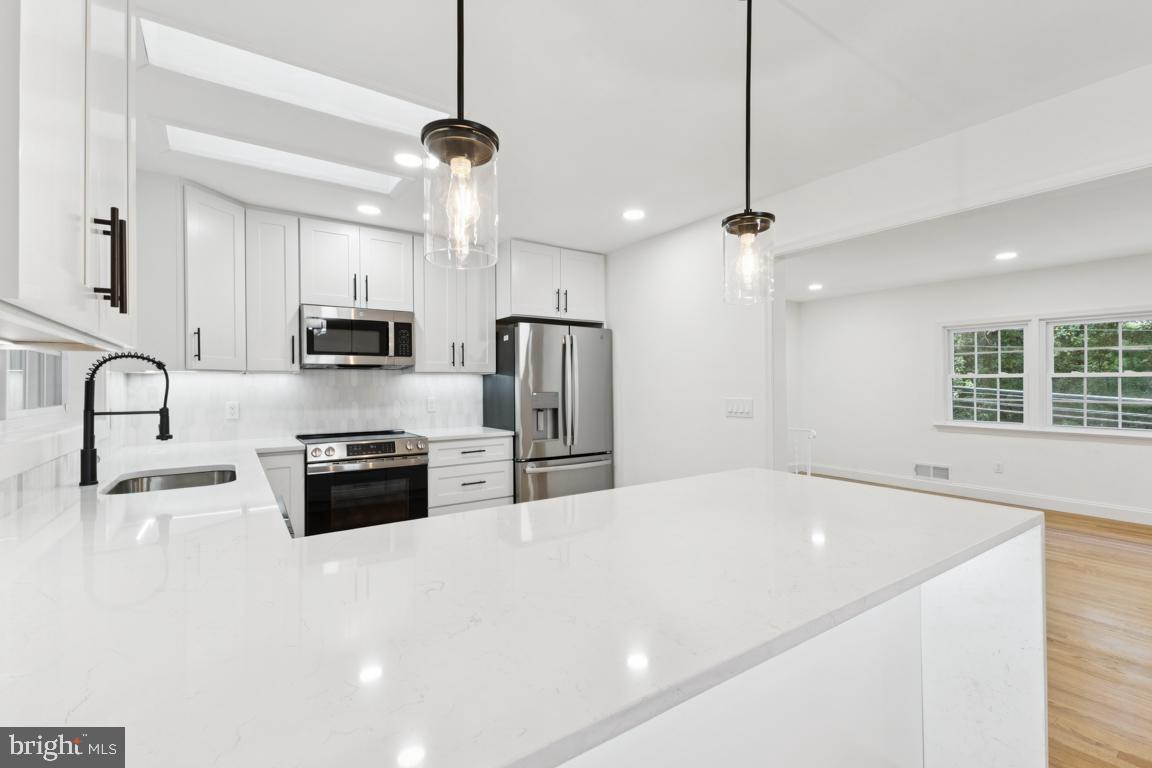 Real estate listing preview #14