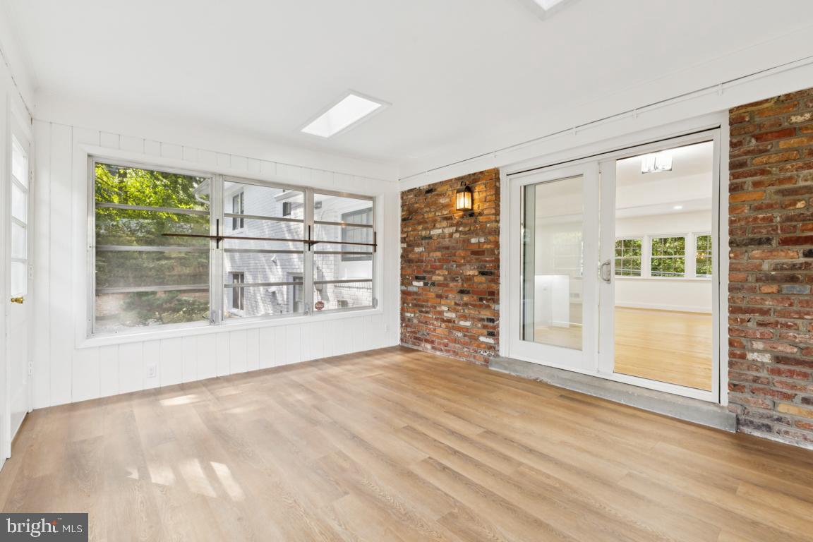 Real estate listing preview #18