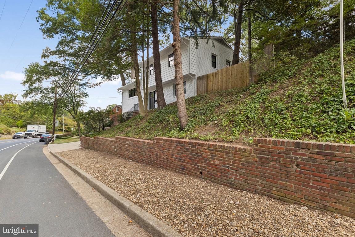 Real estate listing preview #3