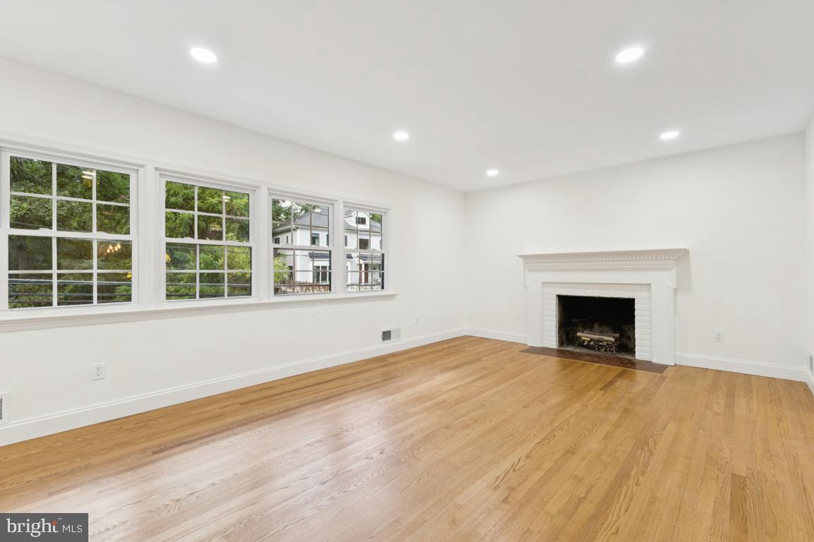 Real estate listing preview #7