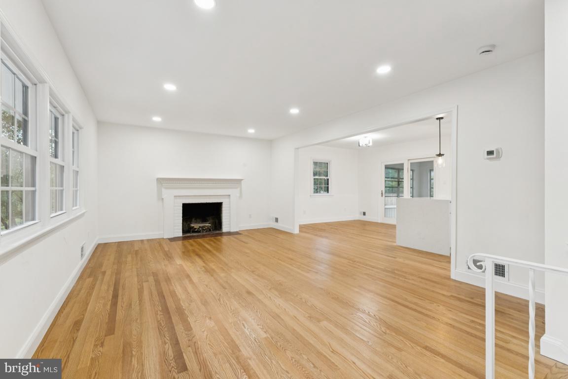 Real estate listing preview #6