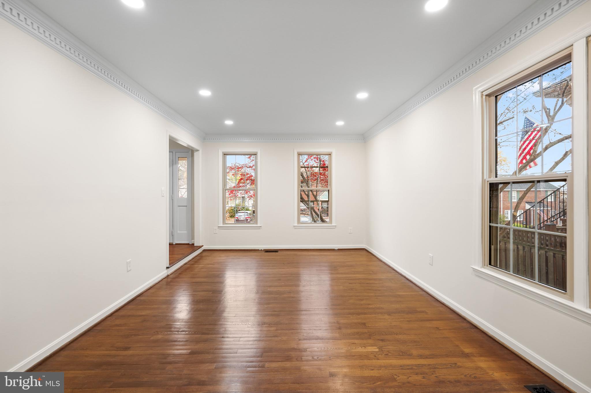 Real estate listing preview #8